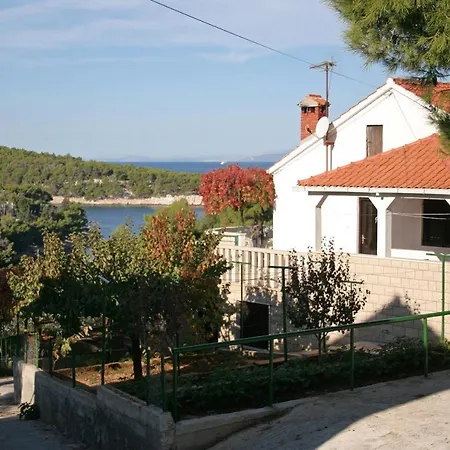 Apartments By The Sea Splitska, Brac - 2923 *