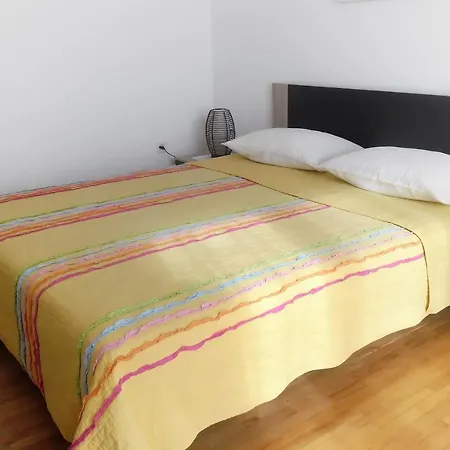 Apartment Apartments By The Sea Splitska, Brac - 2923