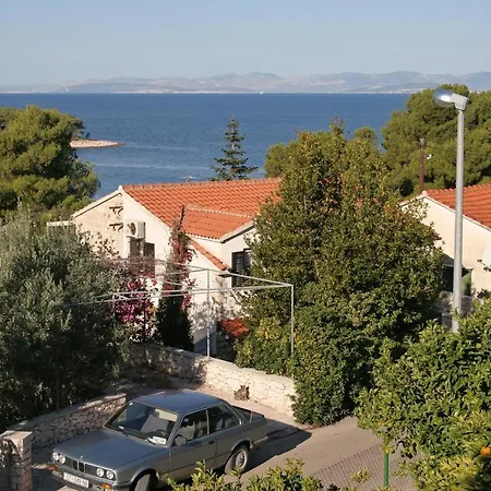 Apartments By The Sea Splitska, Brac - 2923 *