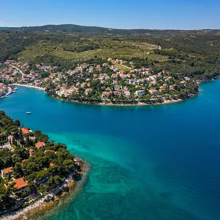 Apartments By The Sea Splitska, Brac - 2923 *
